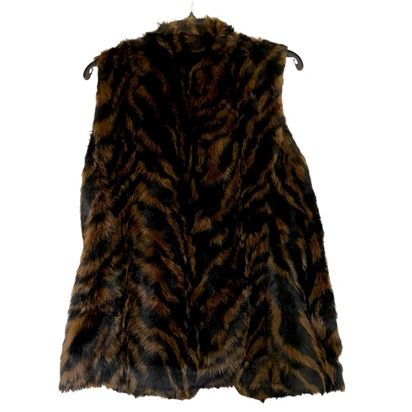 Chicos faux fur vest. Size 0. Fits like a medium. Brown and back animal print. - Picture 4 of 7